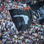 Adeptos do Atlético Mineiro no estádio Independência. 21 de outubro de 2012.