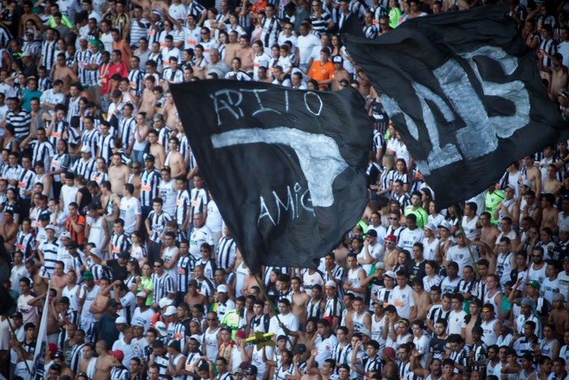 Adeptos do Atlético Mineiro no estádio Independência. 21 de outubro de 2012.